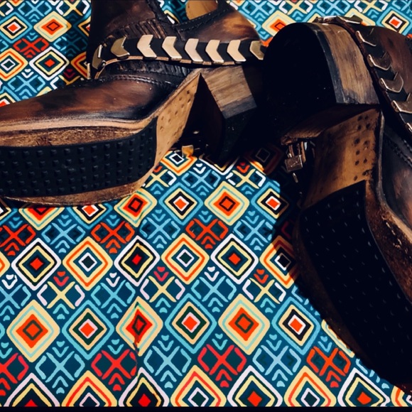 SOLD🍒FREEBIRD Blade Bootie - Brown/Black - Size 6 - Picture 8 of 11